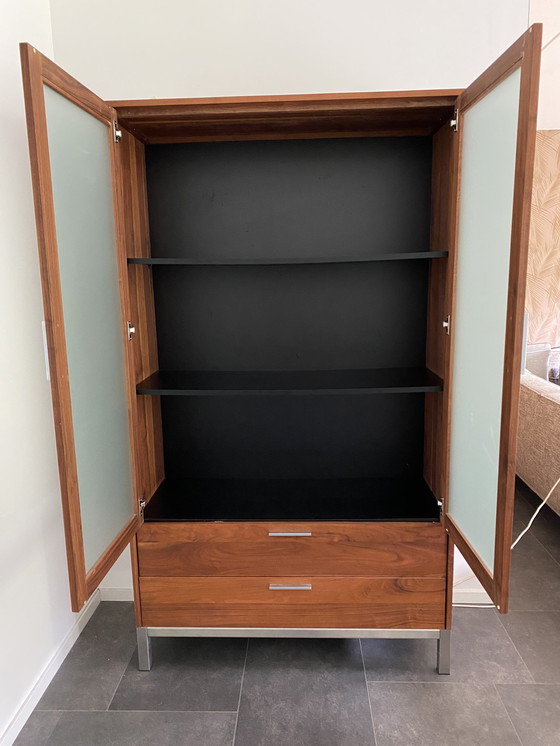 Image 1 of Moderner Buffetschrank massiv amerikanischer Nussbaum