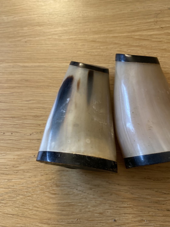 Image 1 of Mid Century Pfeffer Und Salzstreuer Aus Büffel-Horn