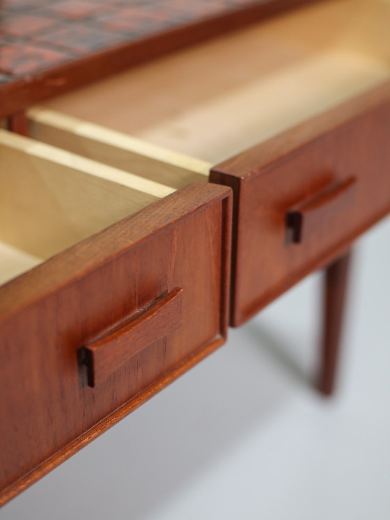 Image 1 of Nackenset Bank mit Spiegel Dänisch Vintage Teak Rot Kacheln