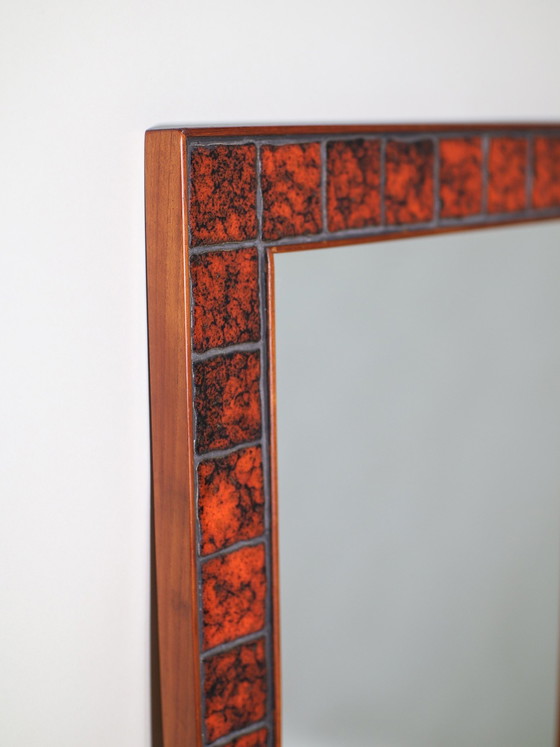 Image 1 of Nackenset Bank mit Spiegel Dänisch Vintage Teak Rot Kacheln