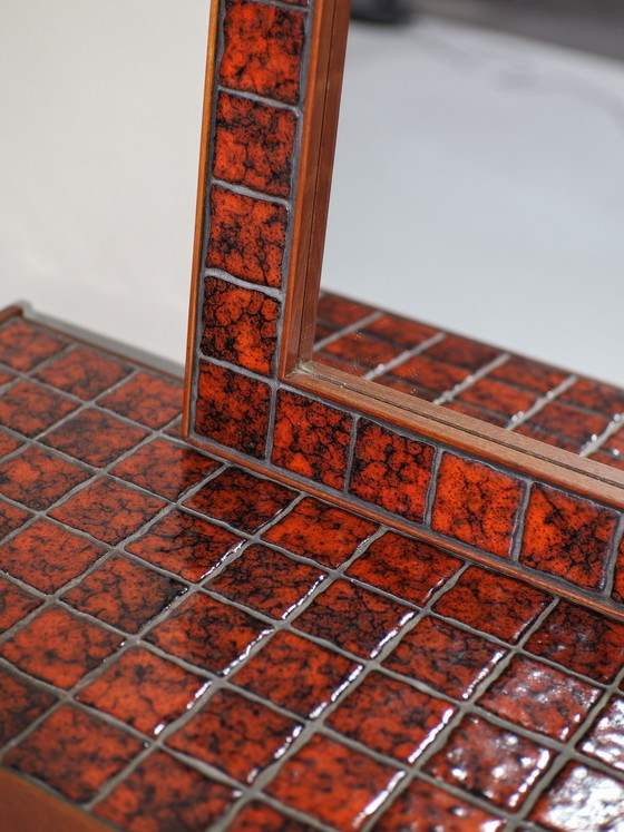 Image 1 of Nackenset Bank mit Spiegel Dänisch Vintage Teak Rot Kacheln