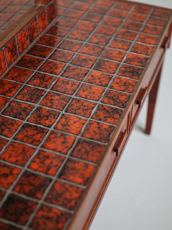 Image 1 of Nackenset Bank mit Spiegel Dänisch Vintage Teak Rot Kacheln