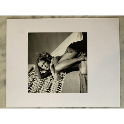 Alte Fotogravüre "Kim Basinger, Santa Monica" von Helmut Newton, 1980