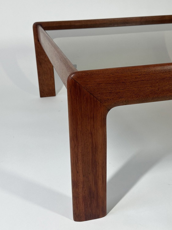 Image 1 of Großer Mid-Century Couchtisch mit Rauchglasplatte, 1960er Jahre