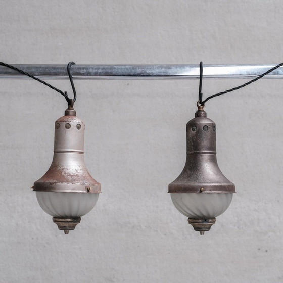 Image 1 of 3er-Set Vintage-Pendelleuchten aus patiniertem Metall und graviertem Glas, Frankreich 1920