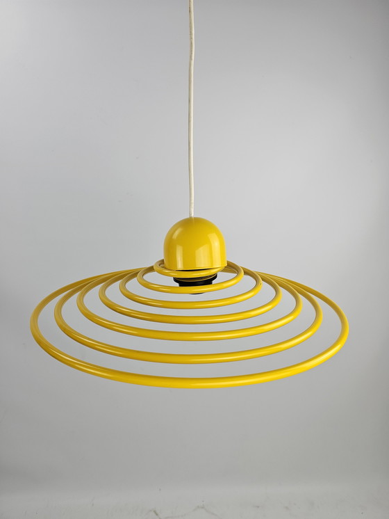 Image 1 of Spiralförmige Metalllampe gelb aus Italien