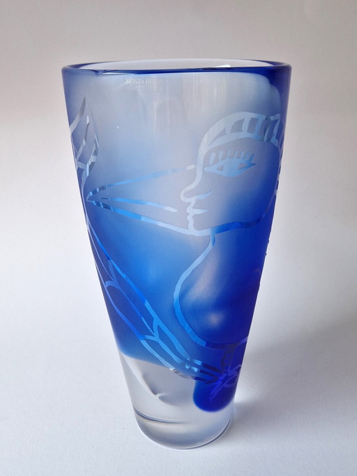 Kosta Boda - Vase "Tanzendes Blau" von Ulrica Hydman-Vallien - signiert