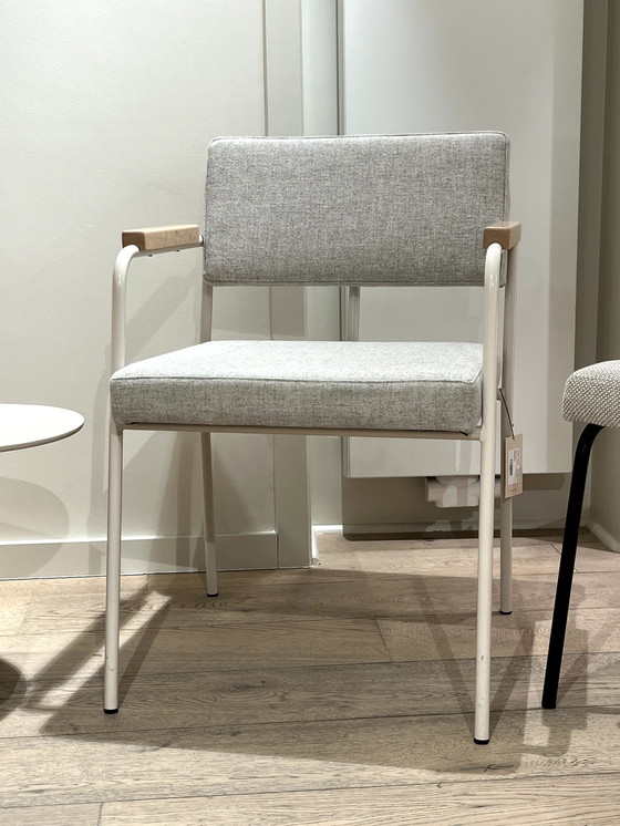 Image 1 of Fest Monday Esszimmerstuhl mit Armlehnen