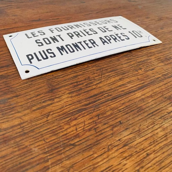 Image 1 of Schwarze und weiße Emailleplakette im Vintage-Stil