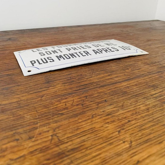 Image 1 of Schwarze und weiße Emailleplakette im Vintage-Stil