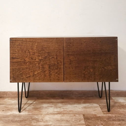 Vintage-Schallplattenspielerschrank