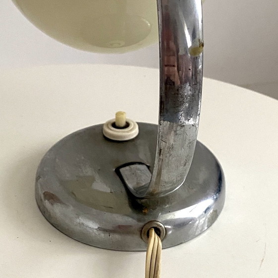 Image 1 of Art Deco Tischlampe Chrom Und Opalin Beige