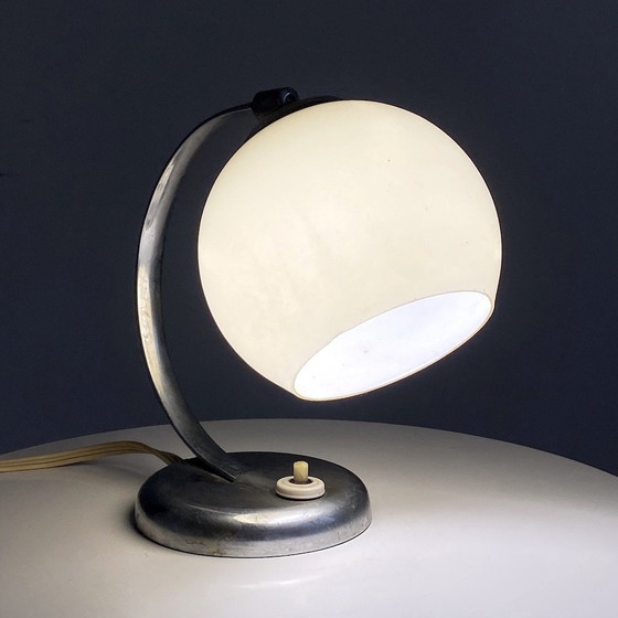 Image 1 of Art Deco Tischlampe Chrom Und Opalin Beige