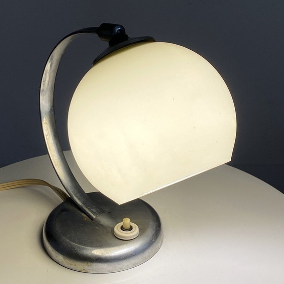 Image 1 of Art Deco Tischlampe Chrom Und Opalin Beige