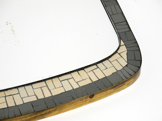 Image 1 of Schöne Mid Century Modern Mosaik Wandspiegel mit schweren Messingrahmen von Münchner Zierspiegel