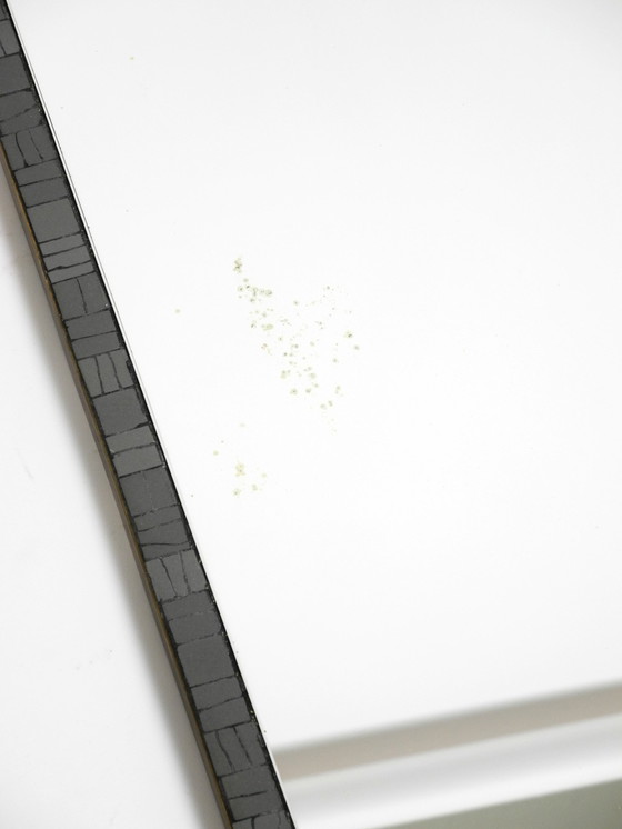 Image 1 of Schöne Mid Century Modern Mosaik Wandspiegel mit schweren Messingrahmen von Münchner Zierspiegel