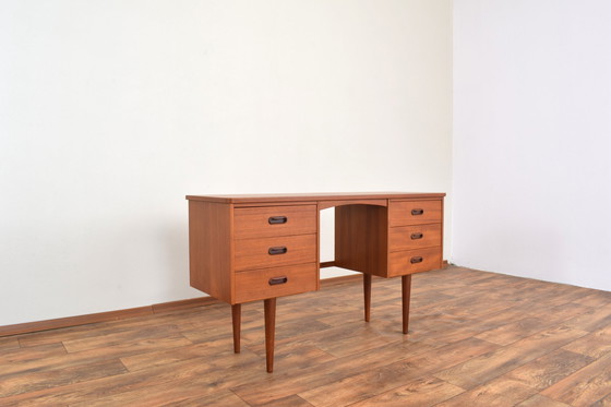 Image 1 of Mid Century Dänischer Teak-Schreibtisch, 1960er Jahre.