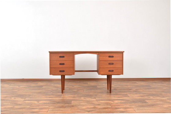 Image 1 of Mid Century Dänischer Teak-Schreibtisch, 1960er Jahre.