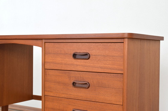 Image 1 of Mid Century Dänischer Teak-Schreibtisch, 1960er Jahre.