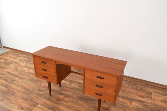 Image 1 of Mid Century Dänischer Teak-Schreibtisch, 1960er Jahre.