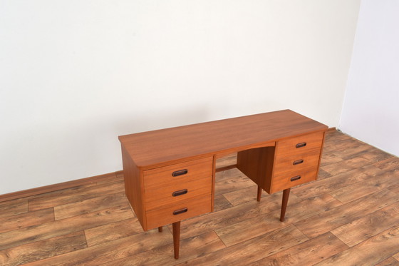 Image 1 of Mid Century Dänischer Teak-Schreibtisch, 1960er Jahre.