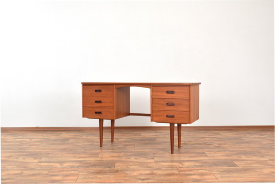 Image 1 of Mid Century Dänischer Teak-Schreibtisch, 1960er Jahre.