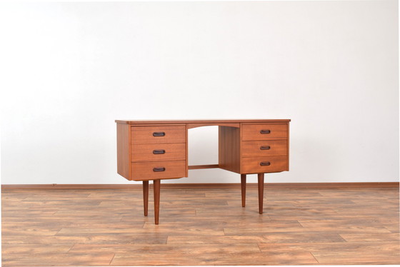 Image 1 of Mid Century Dänischer Teak-Schreibtisch, 1960er Jahre.