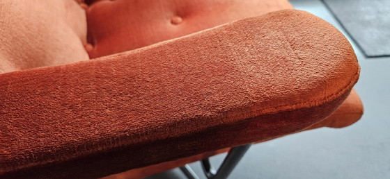 Image 1 of Goldsiegel Drehsessel. Orange, neu gepolstert