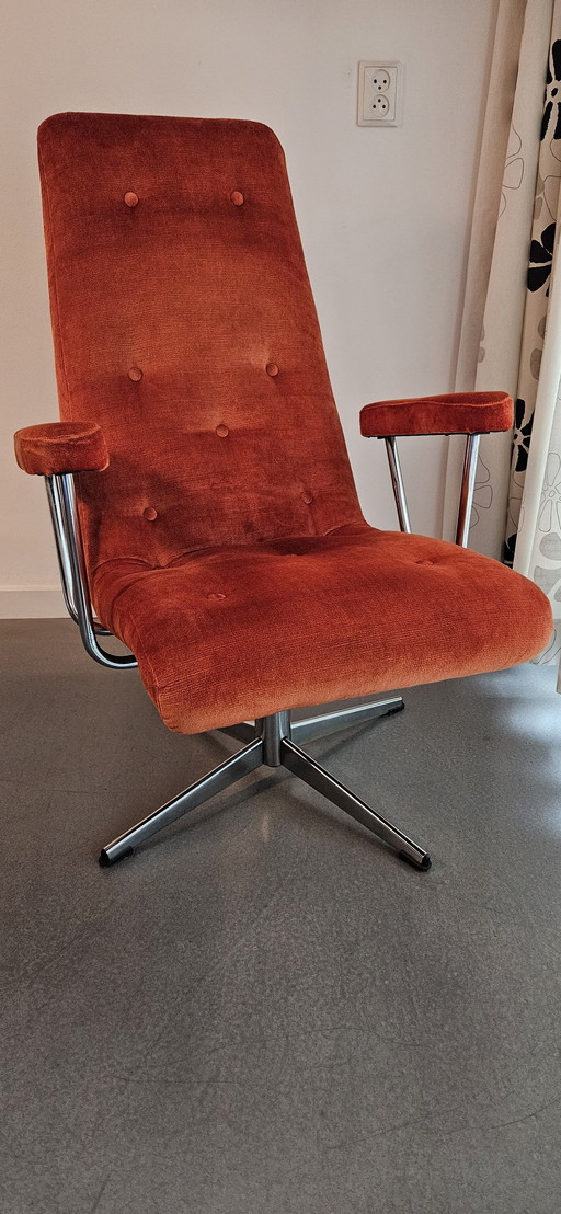 Goldsiegel Drehsessel. Orange, neu gepolstert
