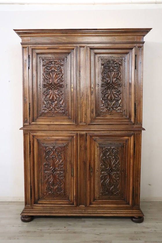 Image 1 of Antiker geschnitzter Nussbaumschrank, 19. Jahrhundert