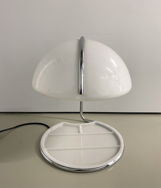 Image 1 of Vintage Guzzini Conchiglia Tischlampe 70'S