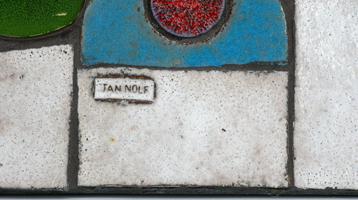 Keramiksockel-Relief von Jan Nolf