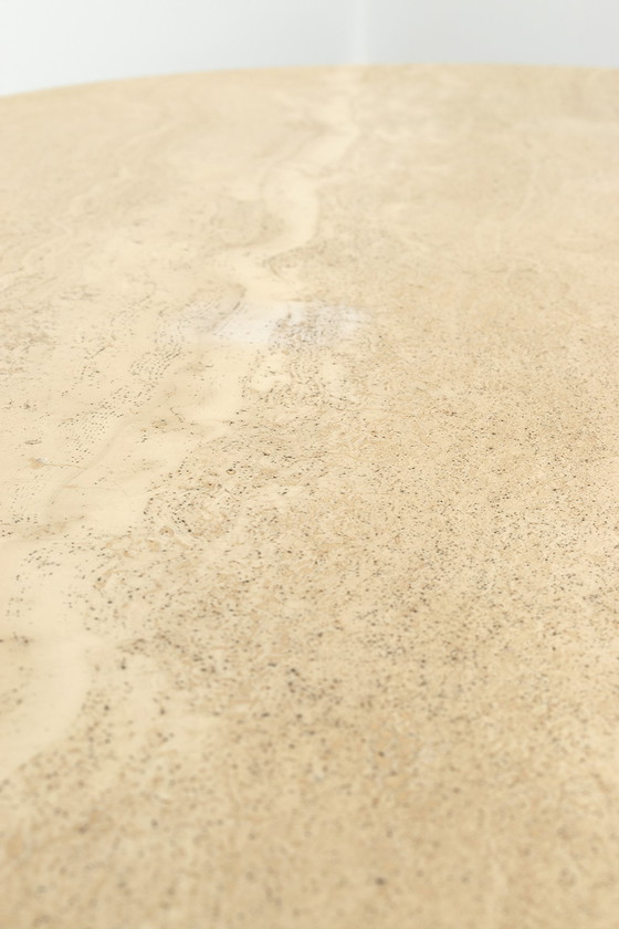 Image 1 of Ovaler Couchtisch aus Travertin