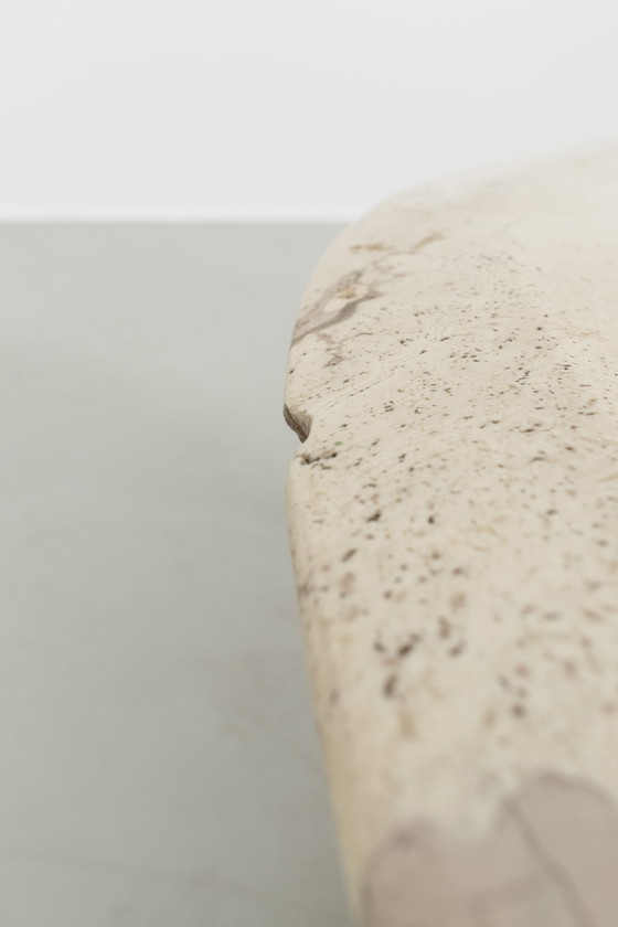 Image 1 of Ovaler Couchtisch aus Travertin