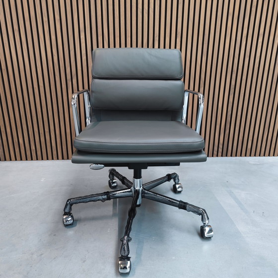 Image 1 of Vitra Eames EA 217