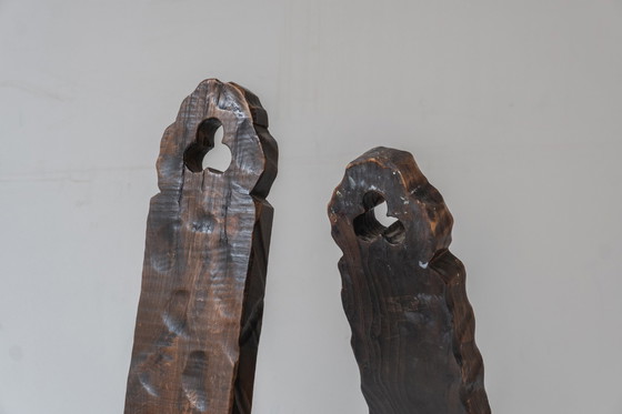 Image 1 of Satz von 2 brutalistischen Dreibeinhockern aus Spanien, entworfen in den 1960er Jahren.