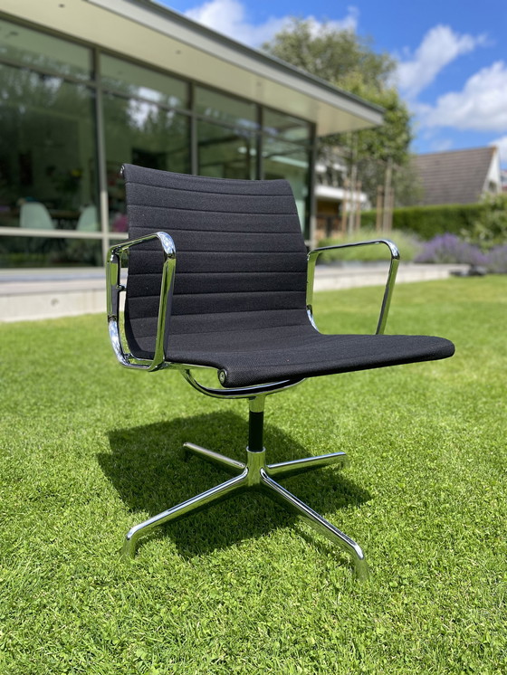 Image 1 of Vitra EA 108 Hopsak Nero