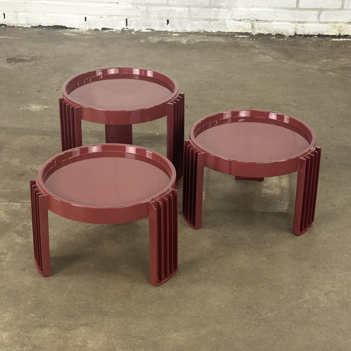 Set aus drei Marema-Beistelltischen in Rot von Cassina by Gianfranco Frattini