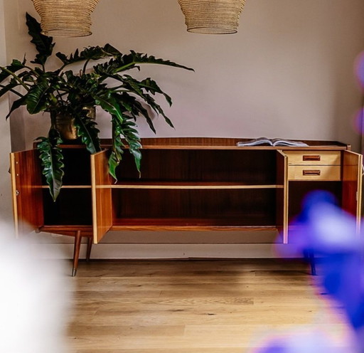 Sideboard aus der Mitte des Jahrhunderts