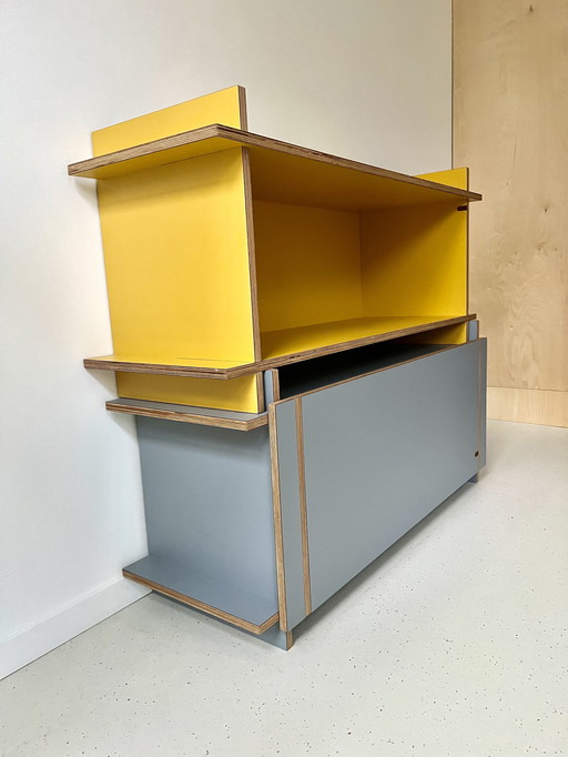 KiloWatt Kommode und offener Schrank