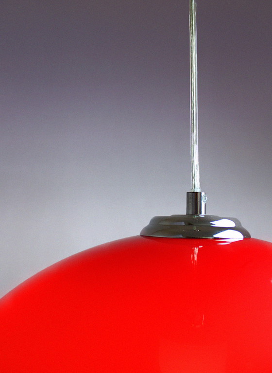 Image 1 of Space Age Kirschrote Acryl-Pendelleuchte