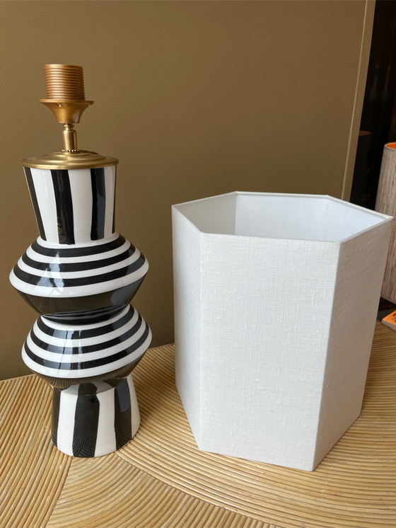 Image 1 of Grafische Schwarz-Weiß-Lampe