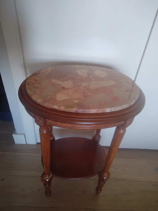 Holz-Pflanztisch mit roter Marmorplatte