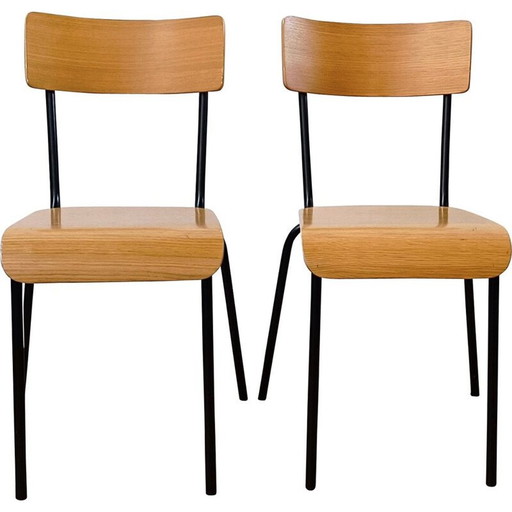 Klassischer Schulstuhl aus Holz und schwarzem Metallgestell