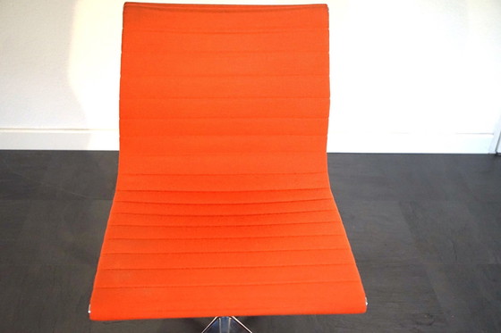 Image 1 of Vintage Ea106 Alu Stuhl Von Ray & Charles Eames Für Herman Miller