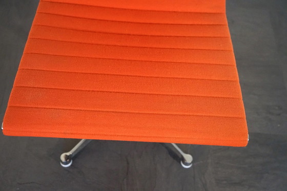 Image 1 of Vintage Ea106 Alu Stuhl Von Ray & Charles Eames Für Herman Miller