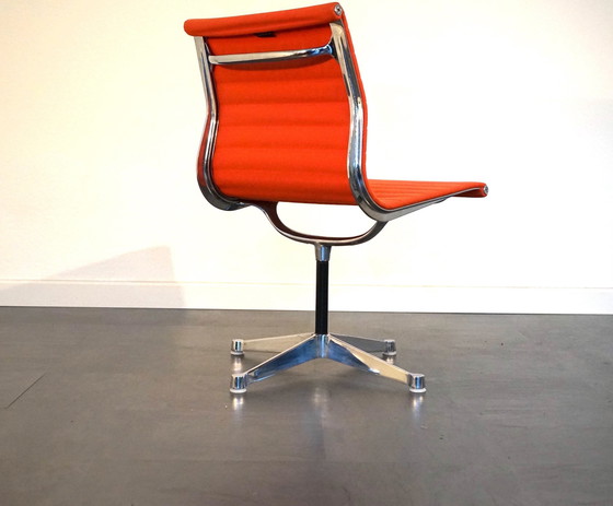 Image 1 of Vintage Ea106 Alu Stuhl Von Ray & Charles Eames Für Herman Miller