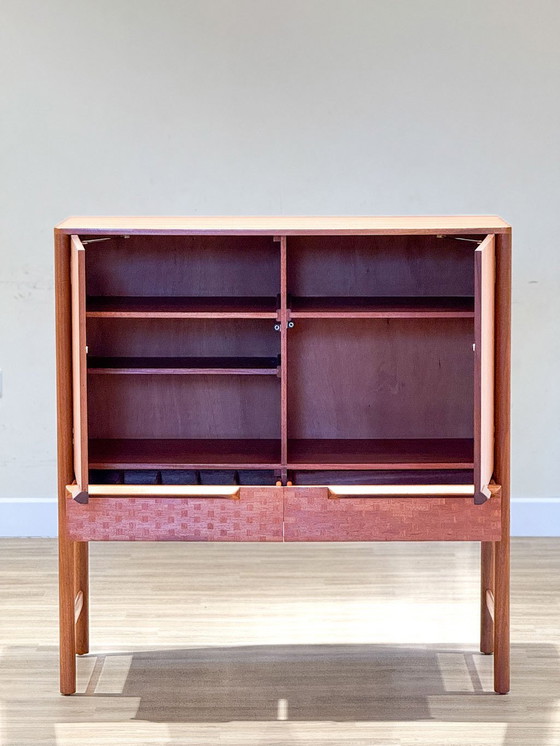 Image 1 of Sideboard oder Getränkeschrank (McIntosh)