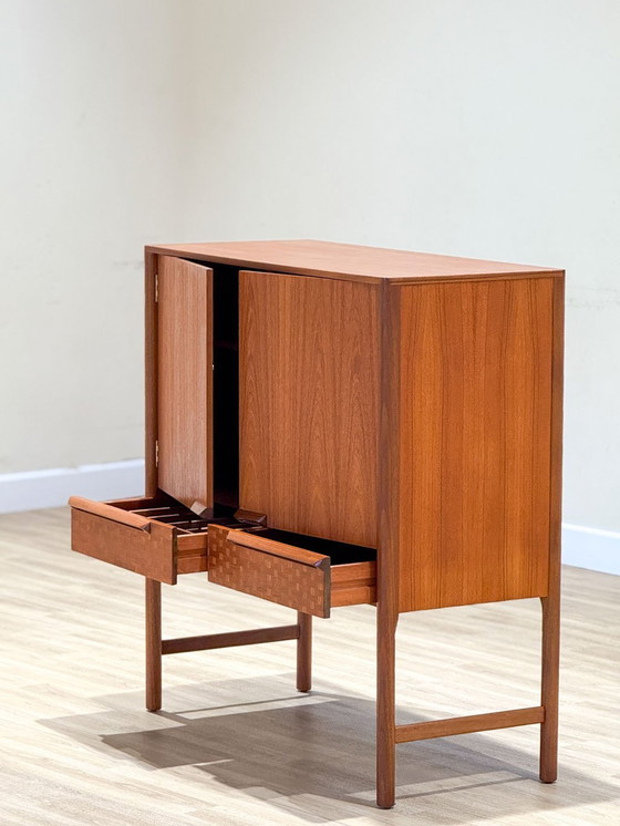 Image 1 of Sideboard oder Getränkeschrank (McIntosh)