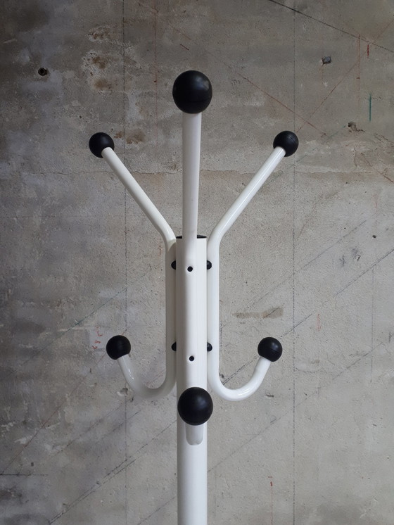 Image 1 of Weißer Standgarderobenständer aus den 70er/80er Jahren